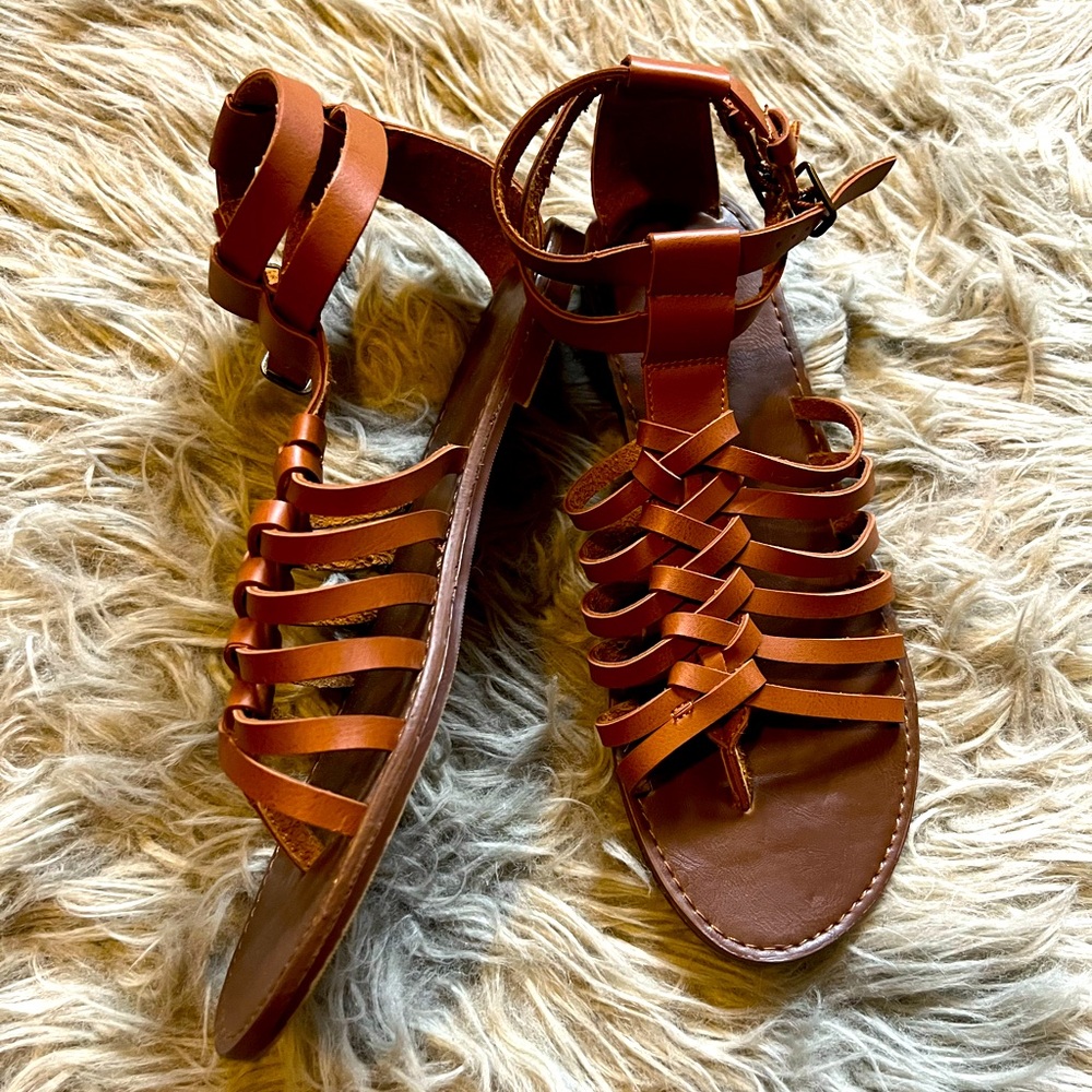 AE sandals size 9